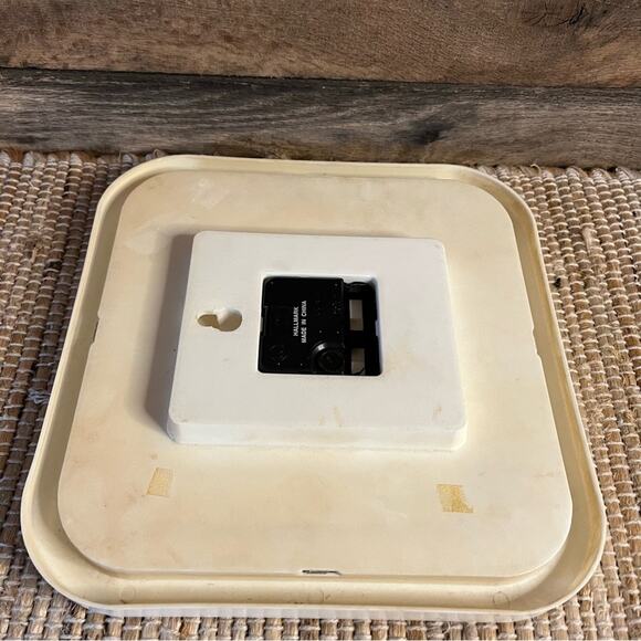 Hallmark Maxine Clock - Picture 5 of 7